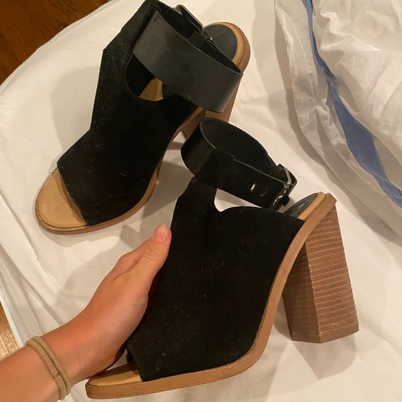 Marc Fisher Vashi Block Heel Wedge Sandal - Picture 1 of 5